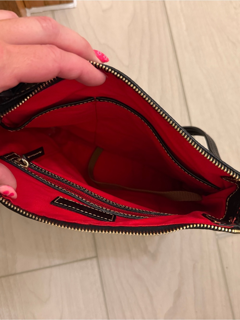 Dooney & Bourke Black Pebbled Leather Crossbody with Red Zip and Gold-Tone Logo - Picture 3 of 3